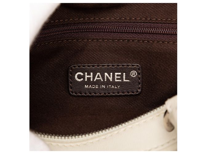 Borsa da bowling Chanel in pelle di vitello bianca con logo CC e cucitura selvaggia Bianco Crudo - vista 5