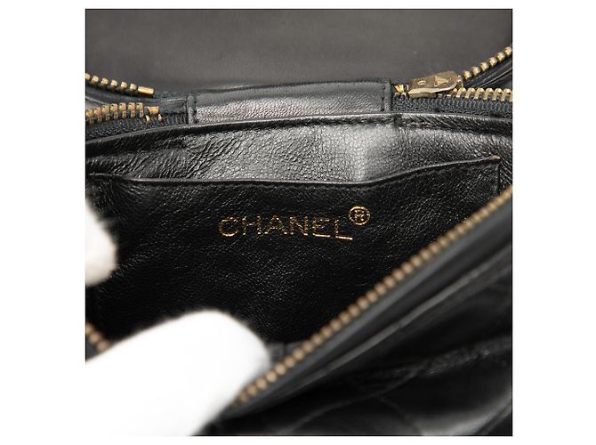 Vanity Chanel Schwarze gesteppte Lammleder Kosmetiktasche mit Kette und Quaste - vista 5