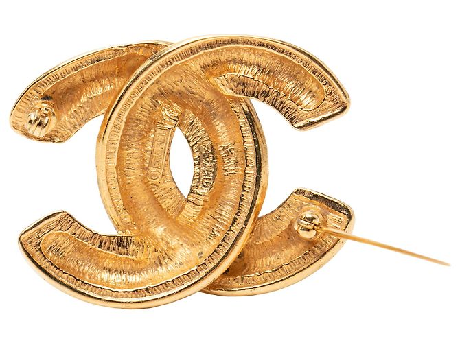Spilla trapuntata CC in oro placcato Chanel D'oro - vista 3