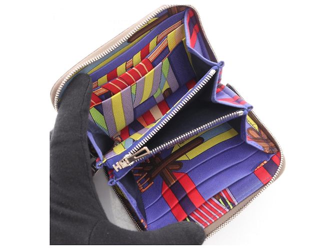 Billetera redonda compacta de seda Azap de Hermès Castaño Gris pardo - vista 3