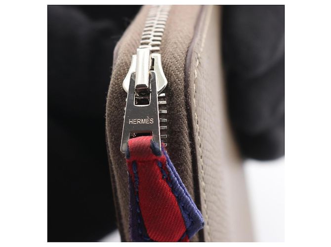 Billetera redonda compacta de seda Azap de Hermès Castaño Gris pardo - vista 9