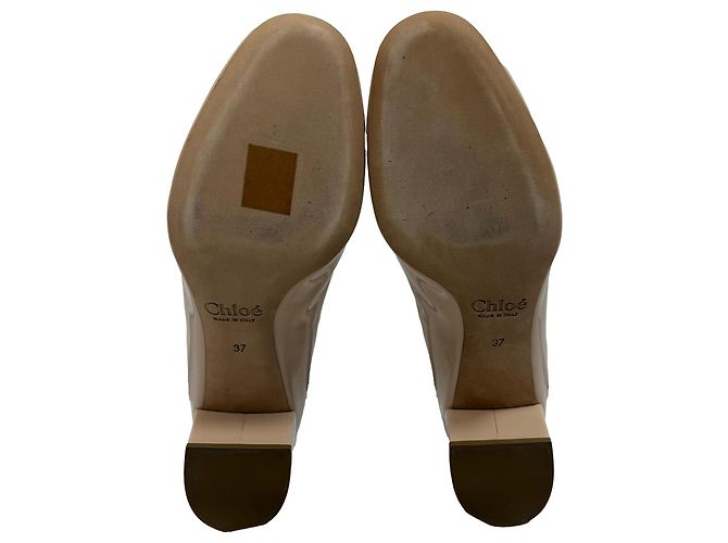 Chloé Lauren Pumps mit gewelltem Rand aus beigem Lackleder - Ansicht 7