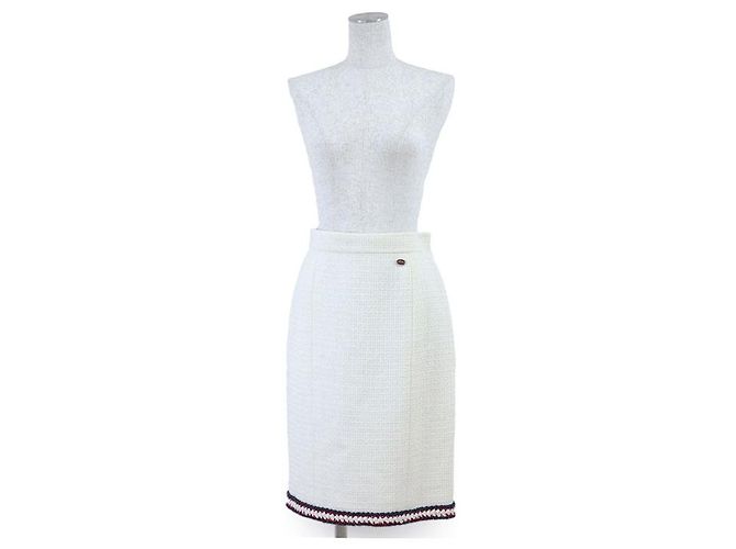 Timeless Falda de lana y seda de tweed Chanel P38607 Beige Crudo - vista 2