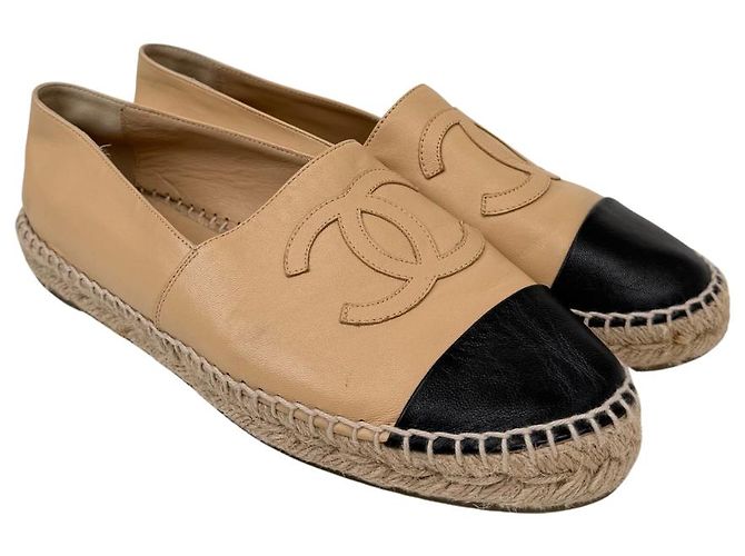 Espadrillas slip-on con punta a cappuccio CC di Chanel Beige - vista 2