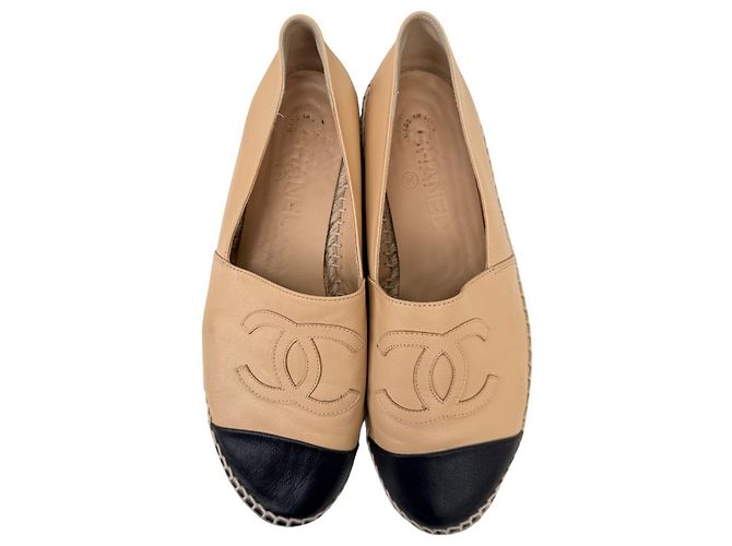 Espadrillas slip-on con punta a cappuccio CC di Chanel Beige - vista 3