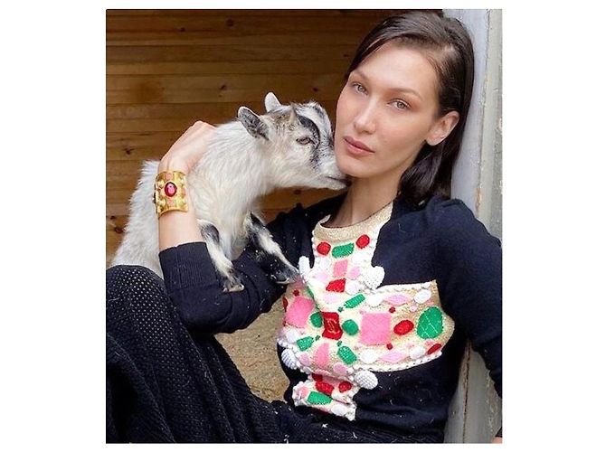 CHANEL Schwarzer Kaschmirpullover Ausgezeichneter Zustand Größe 38 - Ansicht 3