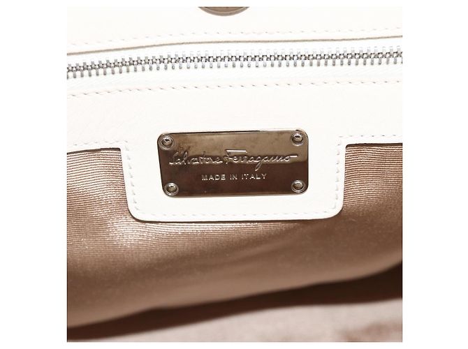 Borsa a mano in pelle Salvatore Ferragamo 2 in 1 Bianco Argento Auth ka3096A - vista 17