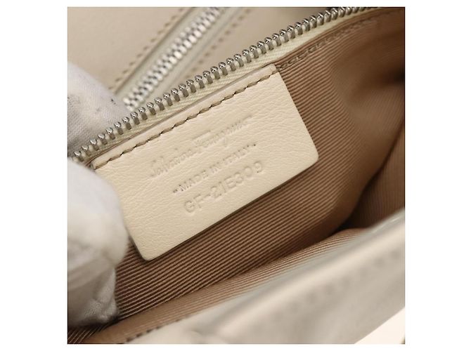 Borsa a mano in pelle Salvatore Ferragamo 2 in 1 Bianco Argento Auth ka3096A - vista 25