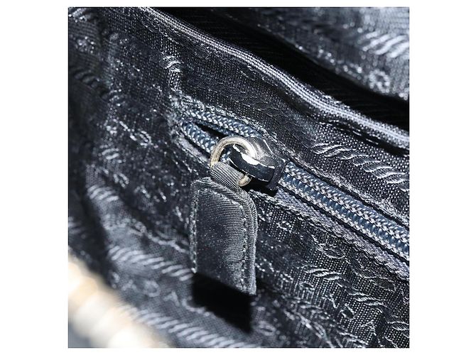 Borsa a Spalla con Catena Prada in Nylon Oro Nero Auth bs34054 D'oro - vista 21
