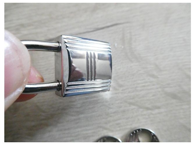 Lucchetto Hermès per borsa Hermès Kelly o Birkin con le sue due chiavi Silver hardware - vista 6