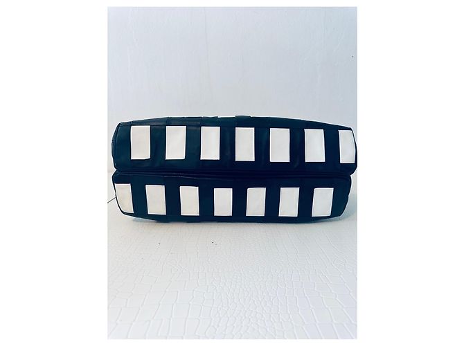 Autre Marque Lacoste Sfilata Borsa Tote in Pelle Nera e Bianca Nero Bianco - vista 6