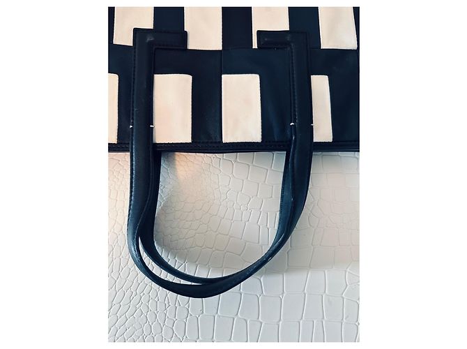 Autre Marque Lacoste Sfilata Borsa Tote in Pelle Nera e Bianca Nero Bianco - vista 8