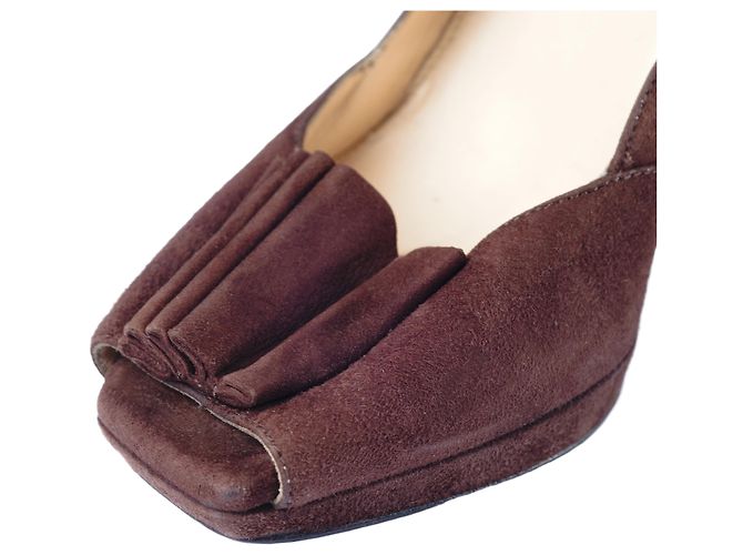 Pumps in suede con decorazione a volant Prada Marrone - vista 4