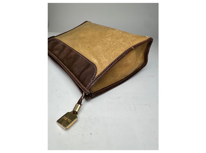 Clutch Anagram in pelle scamosciata cammello Loewe vintage Marrone - vista 6