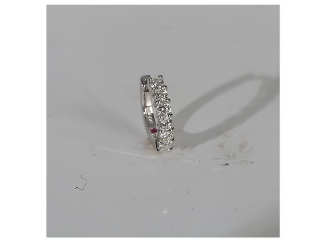 Orecchini Huggie in oro bianco e diamanti Roberto Coin - vista 5
