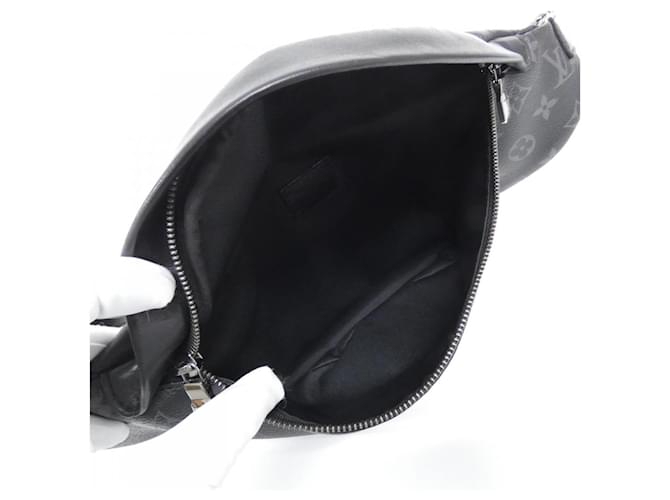Borsa a Spalla Discovery Bumbag Monogram Eclipse di Louis Vuitton Nero - vista 9