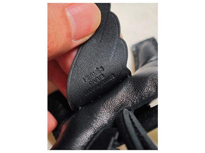 Charm Pegasus Hermès en cuero negro - vista 4