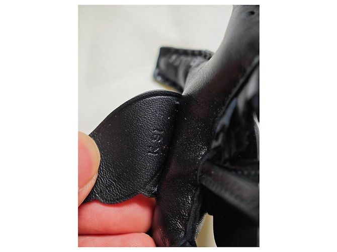 Charm Pegasus Hermès en cuero negro - vista 6