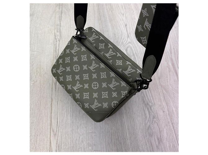 Borsa Trio Louis Vuitton per uomini Verde oliva - vista 5