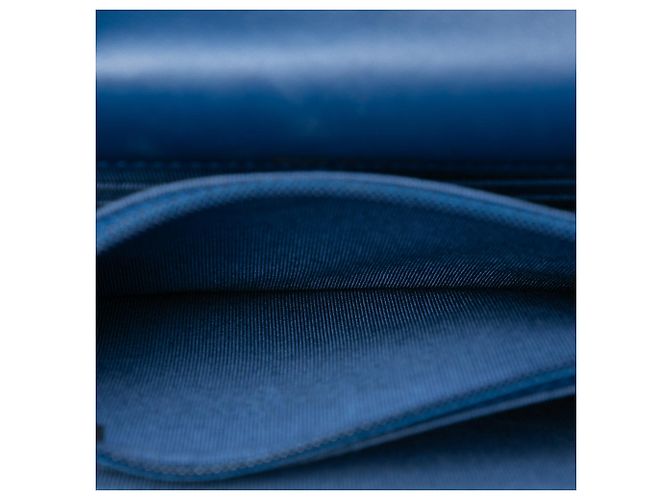 Wallet On Chain Carteira de couro de cordeiro matelassada azul CC quadrada da Chanel com corrente - vista 4