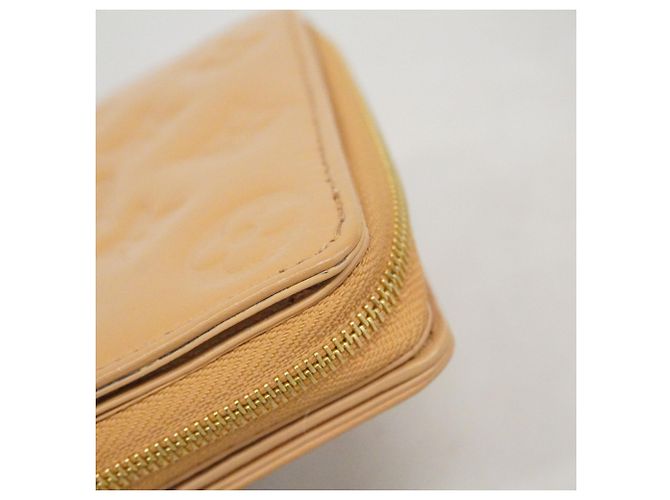 Coussin Cartera Lou de cuero Monogram grabado Louis Vuitton Camello - vista 6