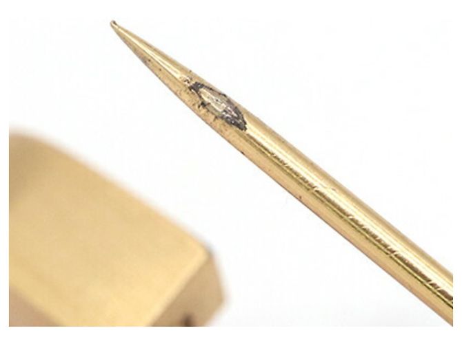 Spilla in metallo dorato con strass Chanel - vista 6