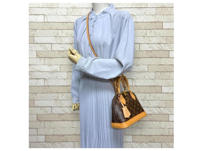 Borsa a Spalla Alma BB Monogramma Louis Vuitton Marrone - vista 2