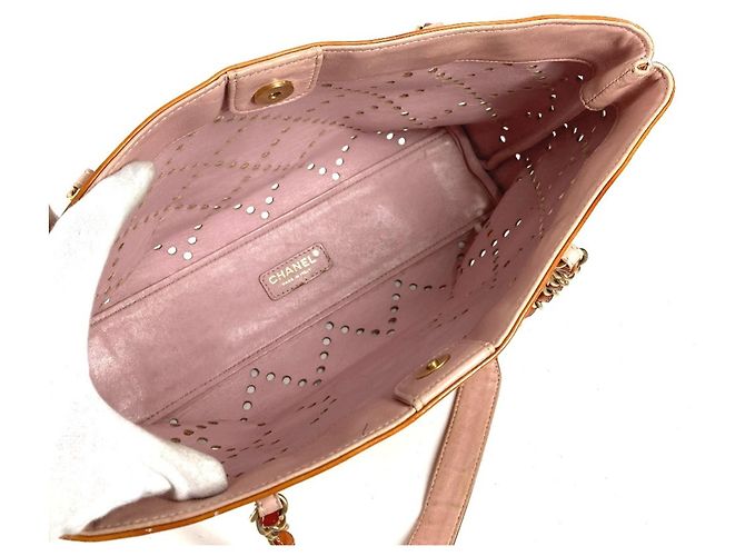 Borsa a spalla in smalto rosa con logo CC Coco di Chanel - vista 12