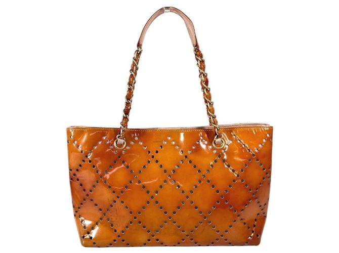 Borsa a spalla in smalto rosa con logo CC Coco di Chanel - vista 16