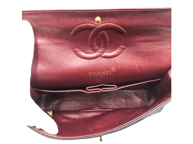 Chanel Matelasse 25 Leather Shoulder Bag Black - view 8