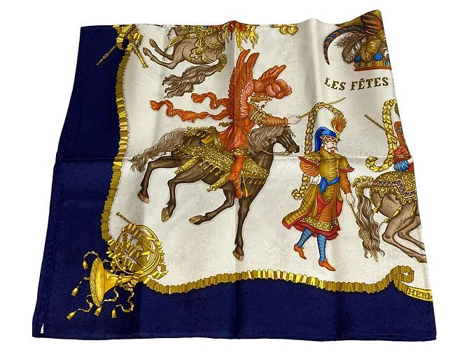 Hermès LES FETES DEL RE SOLE 90 Sciarpa in Seta Blu - vista 3