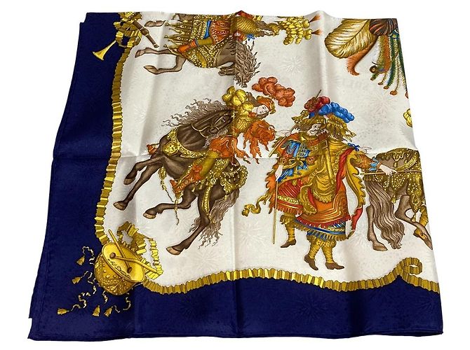 Hermès LES FETES DEL RE SOLE 90 Sciarpa in Seta Blu - vista 5