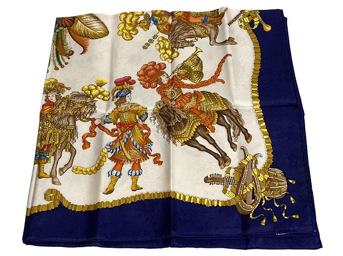 Hermès LES FETES DEL RE SOLE 90 Sciarpa in Seta Blu - vista 6