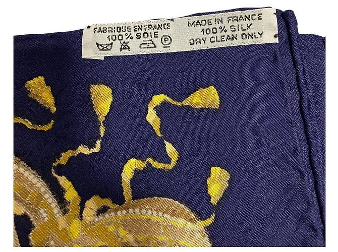 Hermès LES FETES DEL RE SOLE 90 Sciarpa in Seta Blu - vista 7