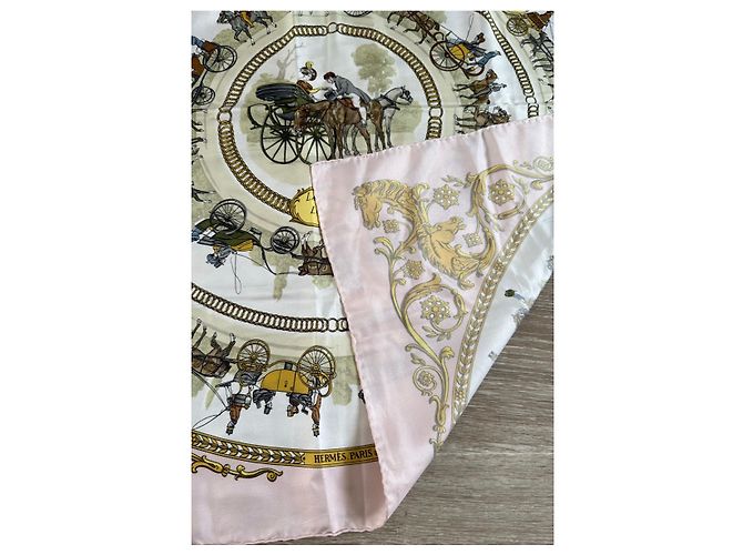 Hermès Bufanda de seda La Promenade de Longchamps Castaño Rosa Blanco Dorado - vista 4