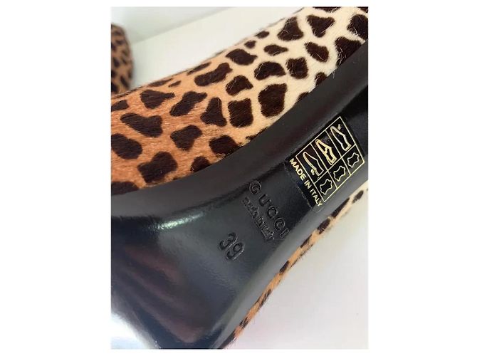 Gucci Pumps mit Leopardenmuster Ponyhaar Spitz zulaufend Braun - Ansicht 5