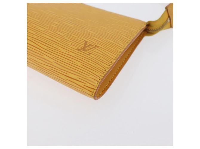 LOUIS VUITTON Pochette Accessoires Epi Pouch Giallo M52949 LV Auth 170894 - vista 14