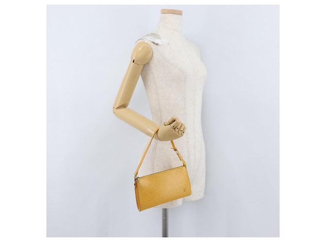 LOUIS VUITTON Pochette Accessoires Epi Pouch Giallo M52949 LV Auth 170894 - vista 20