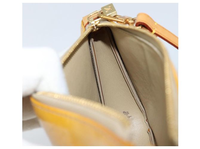 LOUIS VUITTON Pochette Lexington Monogram Vernis Beige M91010 LV Auth ARZ319 - vue 19