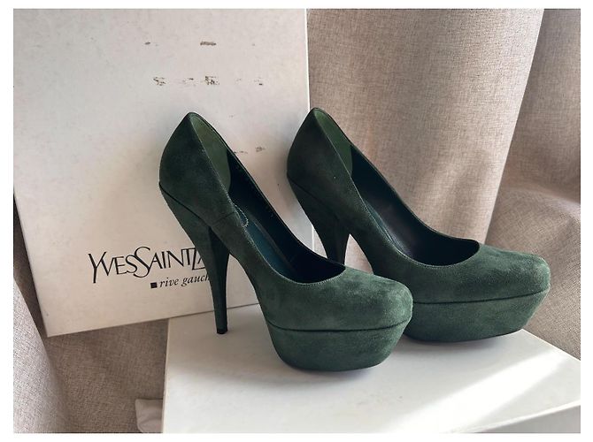Yves Saint Laurent – Escarpins "Lucy 105" en Daim Vert Forêt - vue 11