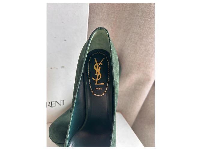 Yves Saint Laurent – Escarpins "Lucy 105" en Daim Vert Forêt - vue 8