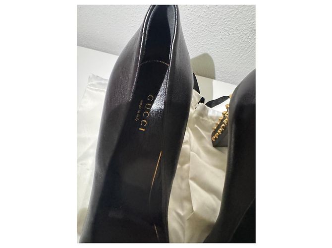 Scarpe con tacco Gucci in pelle nera con borchie dorate - vista 8