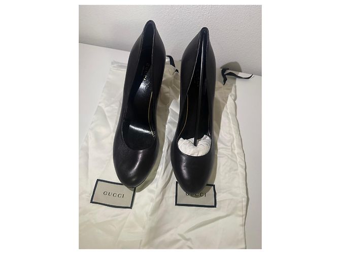 Scarpe con tacco Gucci in pelle nera con borchie dorate - vista 9