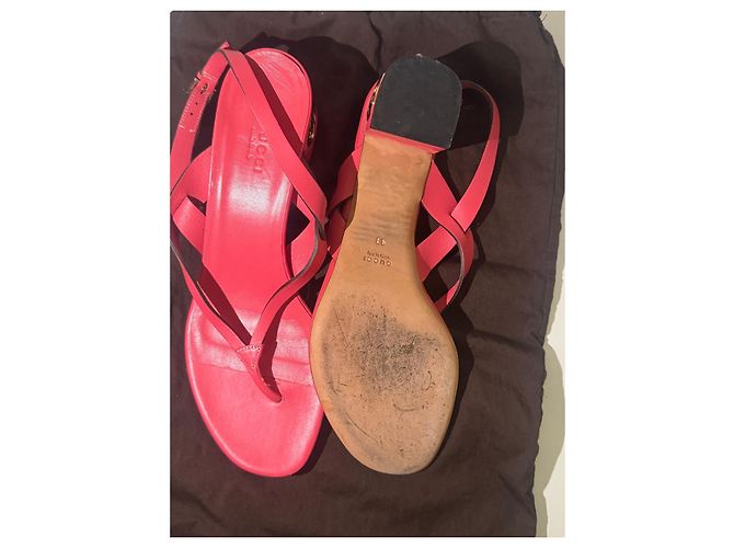 Sandali Gucci in pelle rosa con logo GG - vista 3