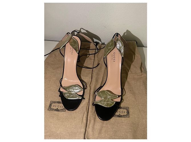 Sandali con tacco Gucci in pelle nera e oro Nero D'oro - vista 8