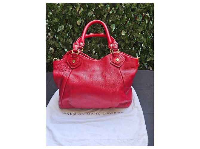 Marc by Marc Jacobs Sac Marc Jacobs en cuir grainé rouge - Excellent état ! - vue 12