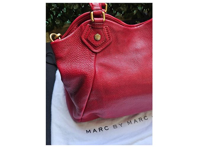 Marc by Marc Jacobs Sac Marc Jacobs en cuir grainé rouge - Excellent état ! - vue 13