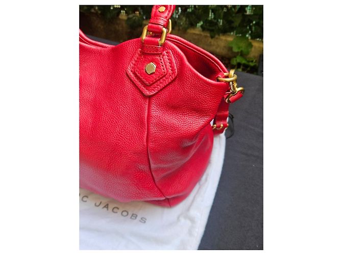 Marc by Marc Jacobs Sac Marc Jacobs en cuir grainé rouge - Excellent état ! - vue 14