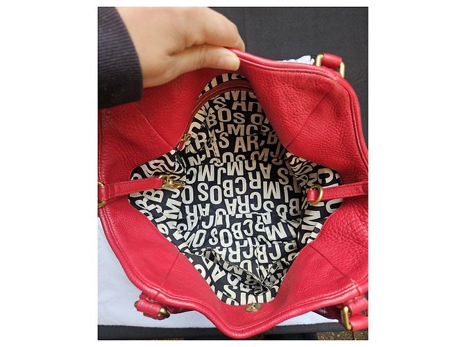 Marc by Marc Jacobs Sac Marc Jacobs en cuir grainé rouge - Excellent état ! - vue 20