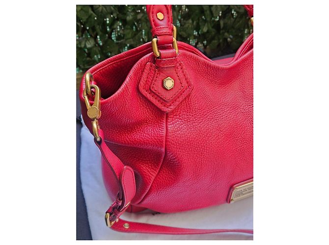 Marc by Marc Jacobs Sac Marc Jacobs en cuir grainé rouge - Excellent état ! - vue 3